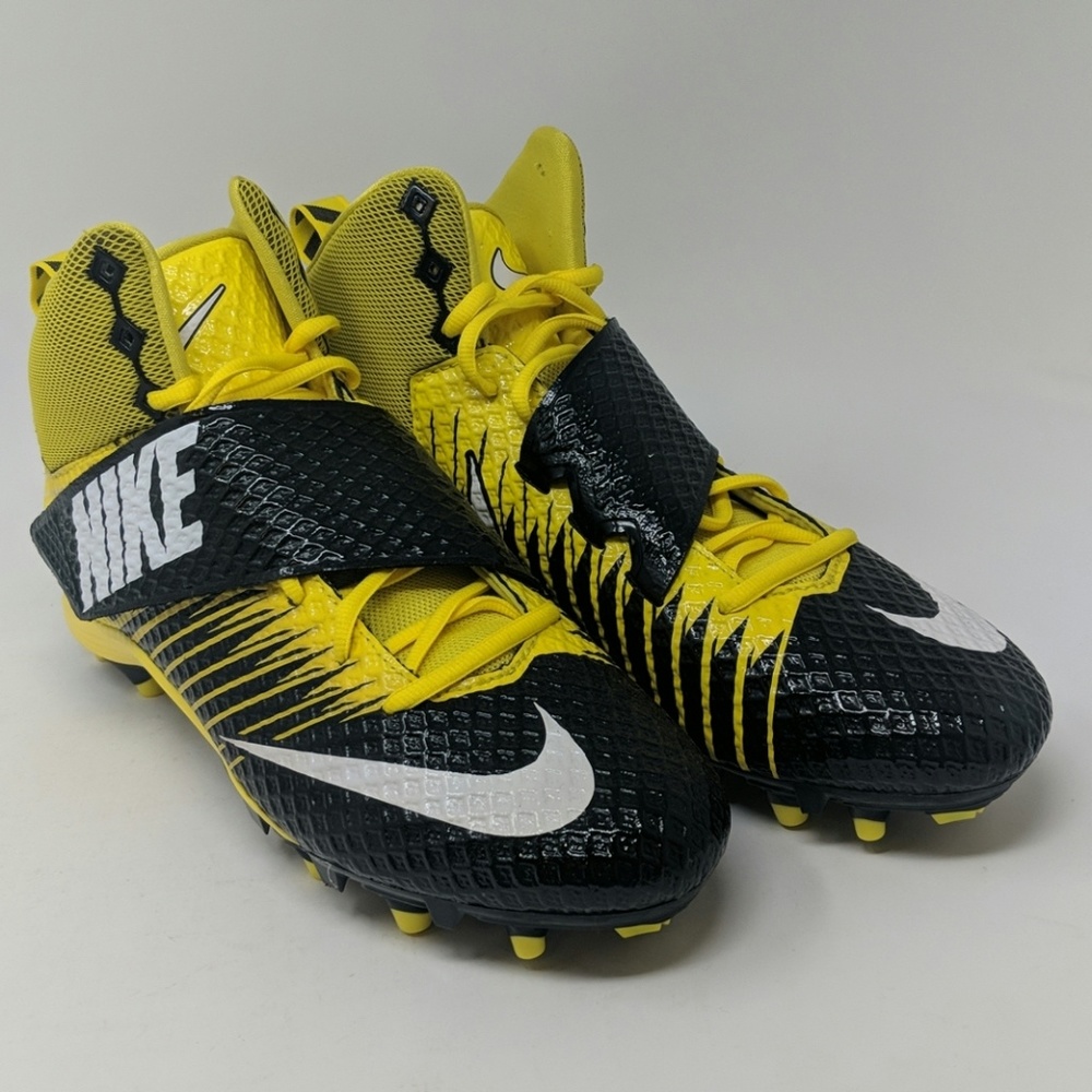 Nike Football Cleats NWOT